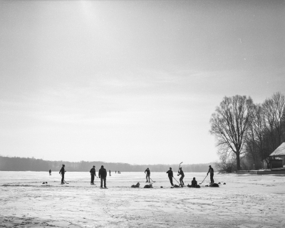 Ice Hockey - winter on the dam