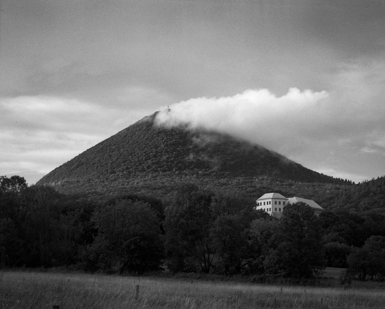 Doutnající sopka Milešovka