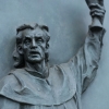 Detail bronzových vrat na Vítkově