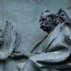 Detail bronzových vrat na Vítkově